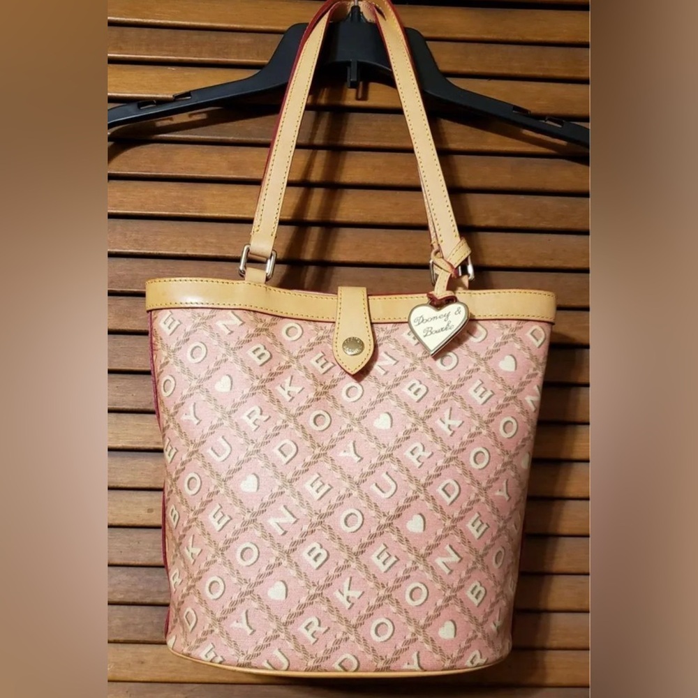 Preowned- Vintage Dooney & Bourke
Bucket Bag